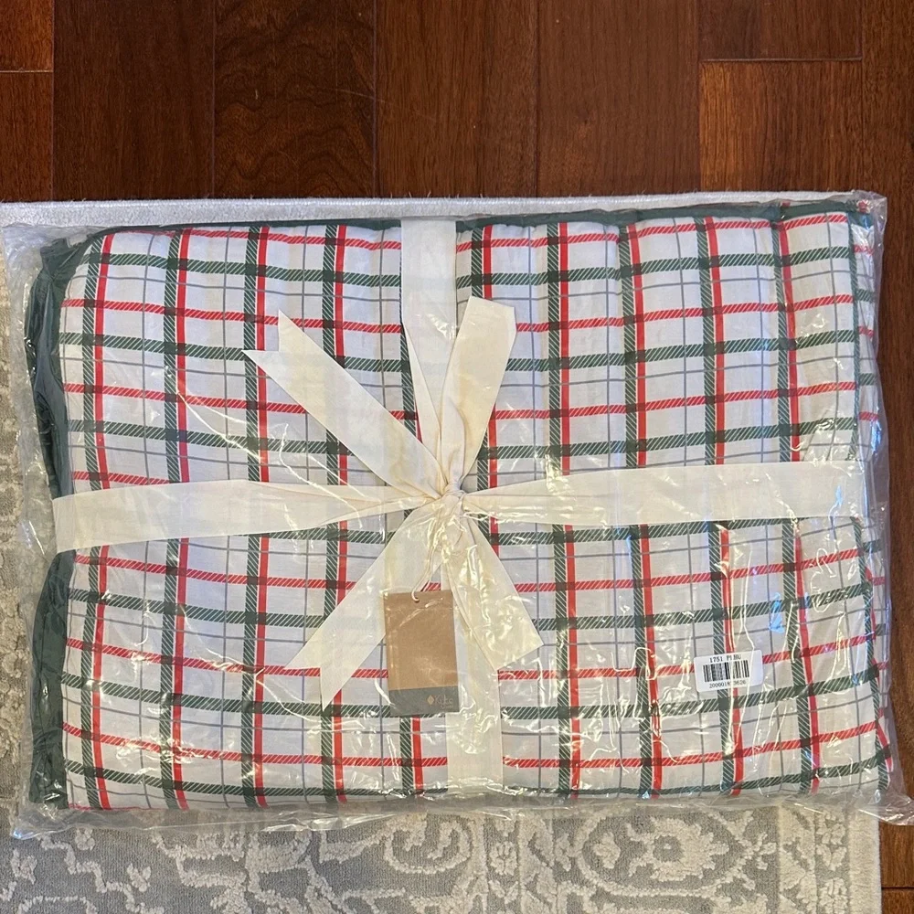 Holiday Plaid Throw Blanket - Red & Green